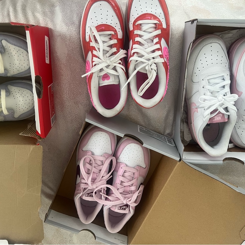 Kids Nike shoes size 2y
